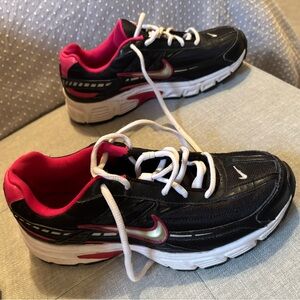 Women’s Nike Initiator (Black & Pink). Size: 9